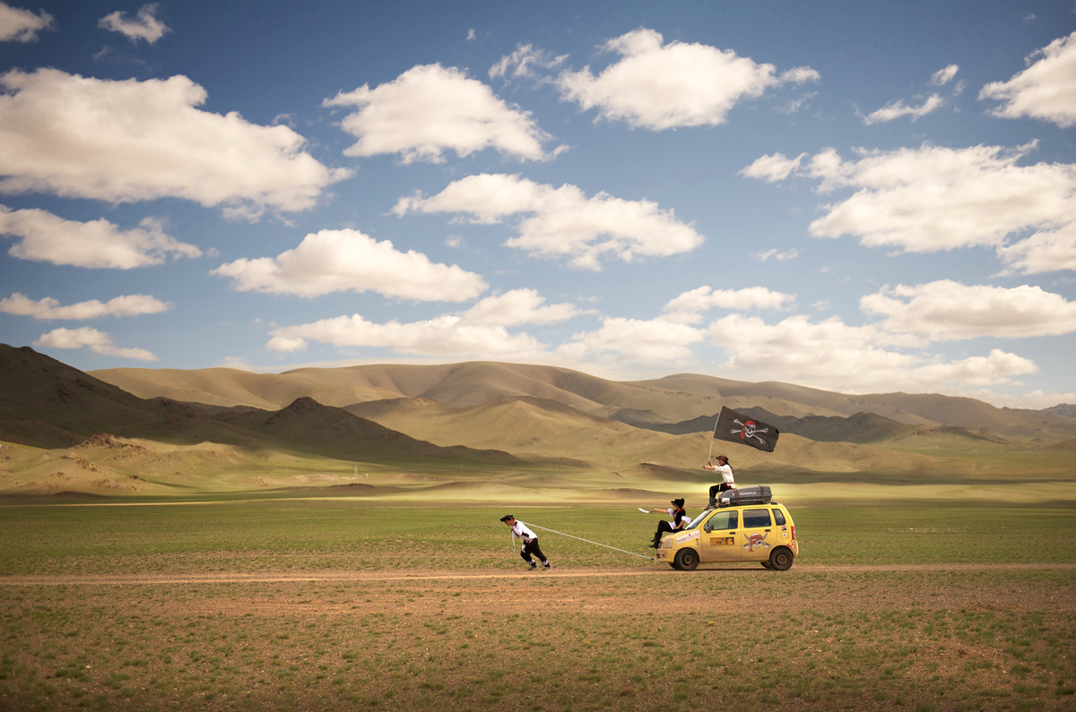 Mongol Rally Pirate Pulling Suzuki